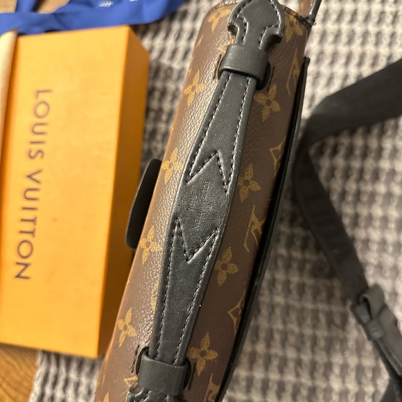 Louis Vuitton sling bag - Picture 2 of 7